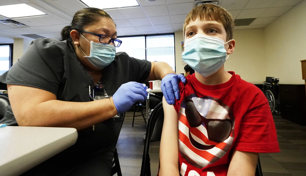 Az 5 és 11 év közötti gyermekek számára is jóváhagyták a Pfizer vakcináját