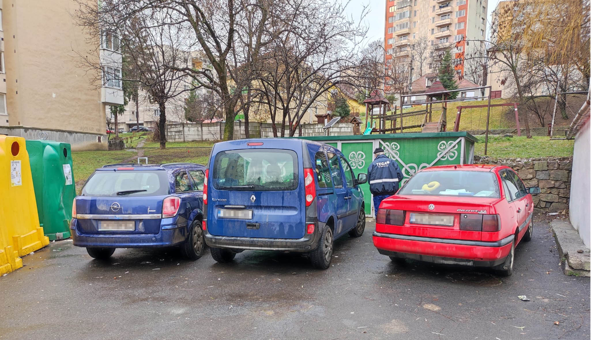 Parkoláskor figyelni a kukásautókra is!