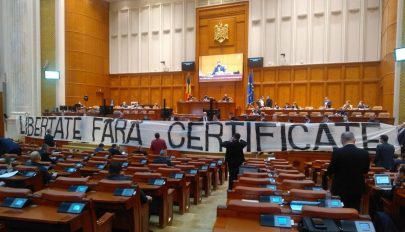 A Covid-igazolványról szóló tervezet ellen tiltakozott az AUR a parlamentben