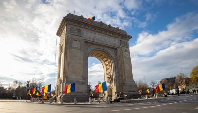 Több ezren vettek részt a román nemzeti ünnep alkalmából szervezett felvonuláson a fővárosban