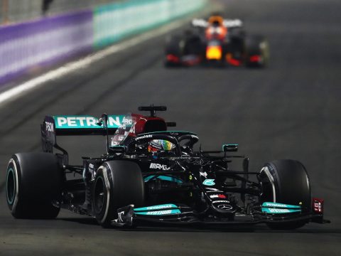 Forma-1: Hamilton nyert Szaúd-Arábiában, holtverseny az összetett élén