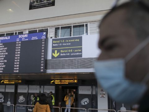 Újabb szabályok lépnek érvénybe a Romániába beutazók számára december 10-étől