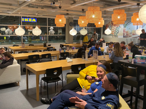 Akkora hóvihar volt Dániában, hogy több tucatnyian egy IKEA-ban éjszakáztak