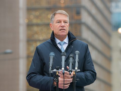 Iohannis üdvözli, hogy Macron és Biden kész katonákat küldeni Romániába