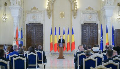 Iohannis az oltás fontosságát hangsúlyozta a nemzeti ünnep alkalmából tartott fogadáson