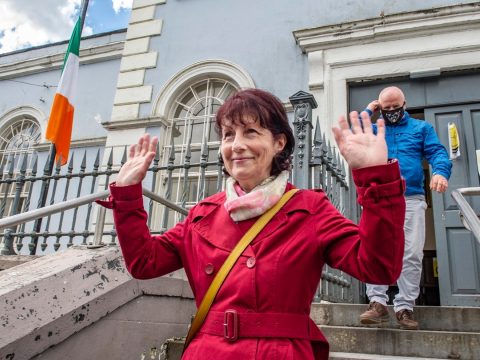 Írországban börtönbüntetésre ítéltek egy idős nőt, aki többször megszegte a maszkviselési előírást