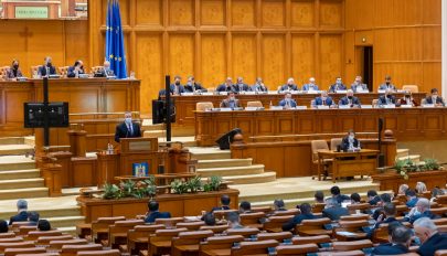 FRISSÍTVE: Elkezdte a parlament a 2022-es állami költségvetés tervezetének vitáját