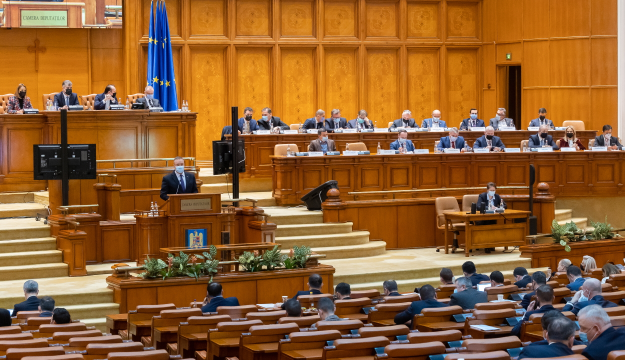 A veszélyhelyzet megszűnésével ismét kötelezővé válik a törvényhozók fizikai jelenléte a parlamentben