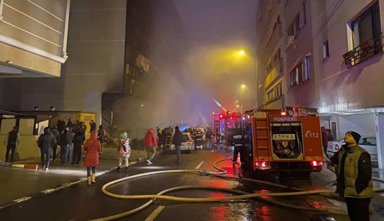 Nyolc személy megsérült, 250 embert kellett kimenekíteni, 36 autó összeégett egy konstancai tűzben