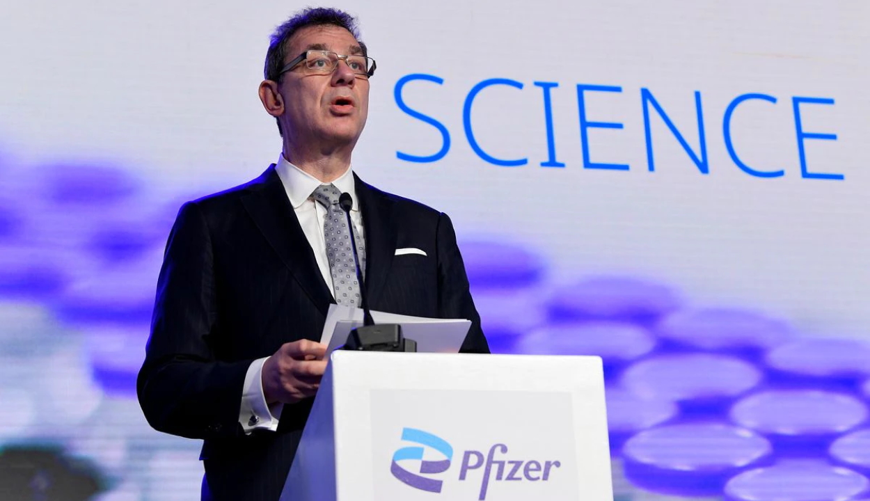 A Pfizer igazgatója szerint az ötödik hullám lehet az utolsó, amikor korlátozásokra van szükség