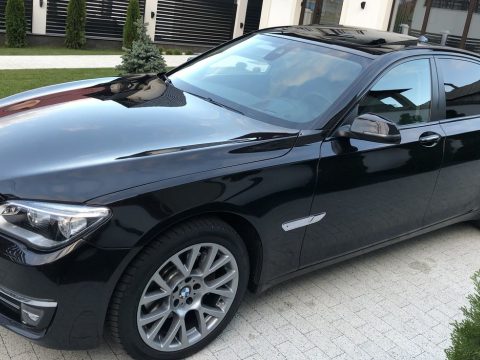 Szokatlan barter: kukoricára cserélné BMW-jét egy moldovai férfi