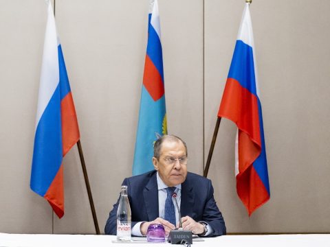 Lavrov: Oroszország nem akar háborút, de nem hagyja semmibe venni az érdekeit