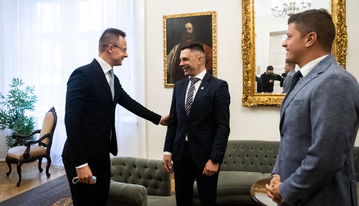 Szijjártó: a magyar kormány továbbra is támogatni fogja az erdélyi és székelyföldi sportfejlesztéseket