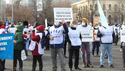 Újrakezdik a tiltakozó akciókat a tanügyi alkalmazottak