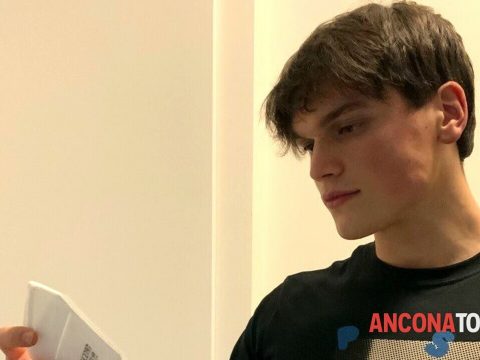 Okos védőmaszkot talált fel egy olaszországi román fiatal