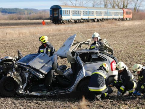 Összekeverték egy vonatbaleset áldozatát és túlélőjét Magyarországon