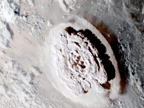 Az űrből is látni lehetett a tongai vulkánkitörést