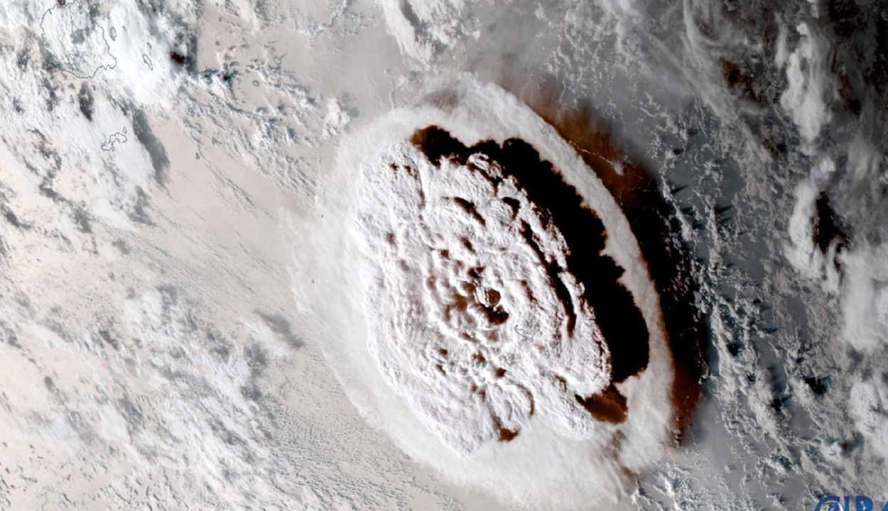 Az űrből is látni lehetett a tongai vulkánkitörést