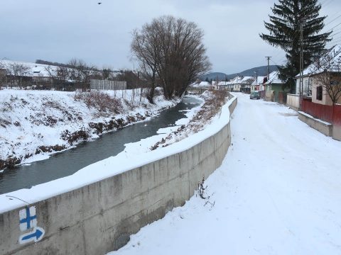 Igazítottak a költségeken