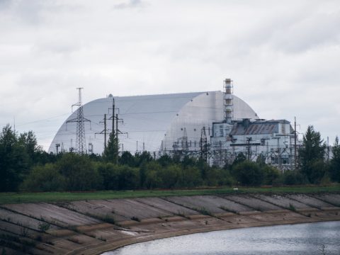 Felváltották a csernobili atomhulladék-tároló három hete folyamatosan dolgozó személyzetét