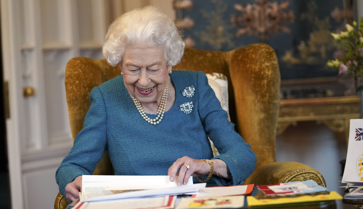 Hetven éve lépett trónra II. Erzsébet angol királynő