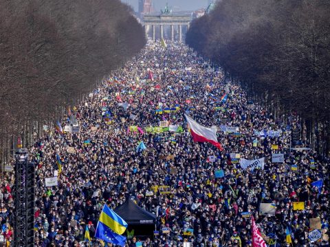 Európa-szerte százezrek nyilvánítottak szolidaritást az ukrán néppel és ítélték el az orosz inváziót