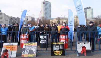 A kormány székháza előtt tüntettek a magas energiaárak miatt az alumíniumipari szakszervezetek