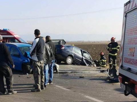 Két autó ütközött a gelencei letérőnél