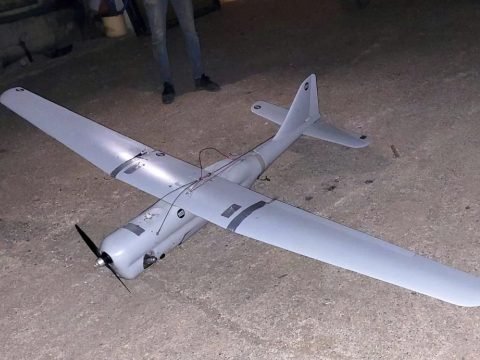 FRISSÍTVE: Ismeretlen eredetű drónt talált a mezőn egy Beszterce-Naszód megyei férfi
