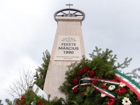 A 32 évvel ezelőtti véres román-magyar összecsapásra emlékeztek Marosszentgyörgyön