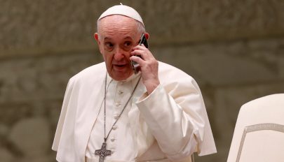 Ferenc pápa telefonon beszélt Zelenszkij ukrán elnökkel