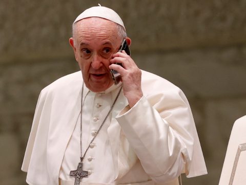Ferenc pápa telefonon beszélt Zelenszkij ukrán elnökkel