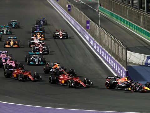 Forma-1: Verstappen nagy csatában legyőzte Leclerc-t Dzsiddában