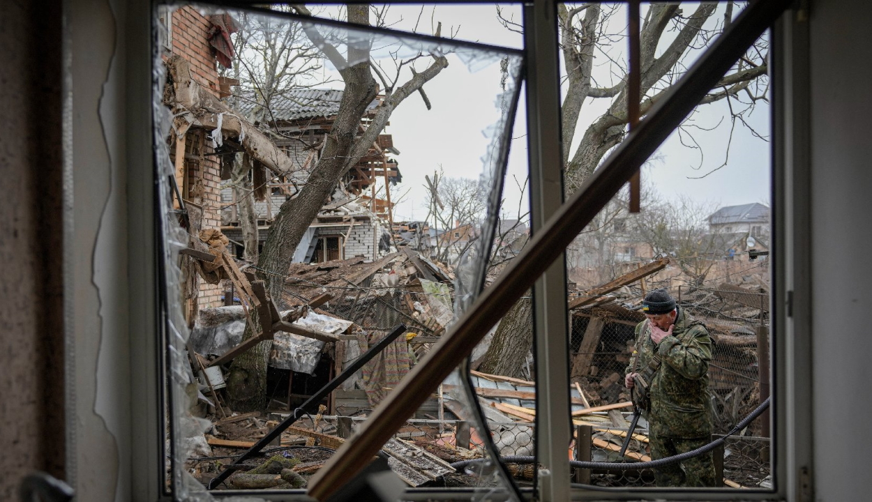 Négy ukrán városnál humanitárius folyosó megnyitását ígérte az orosz haderő