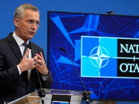 Stoltenberg: a NATO megerősíti a szövetség keleti vonalának védelmét