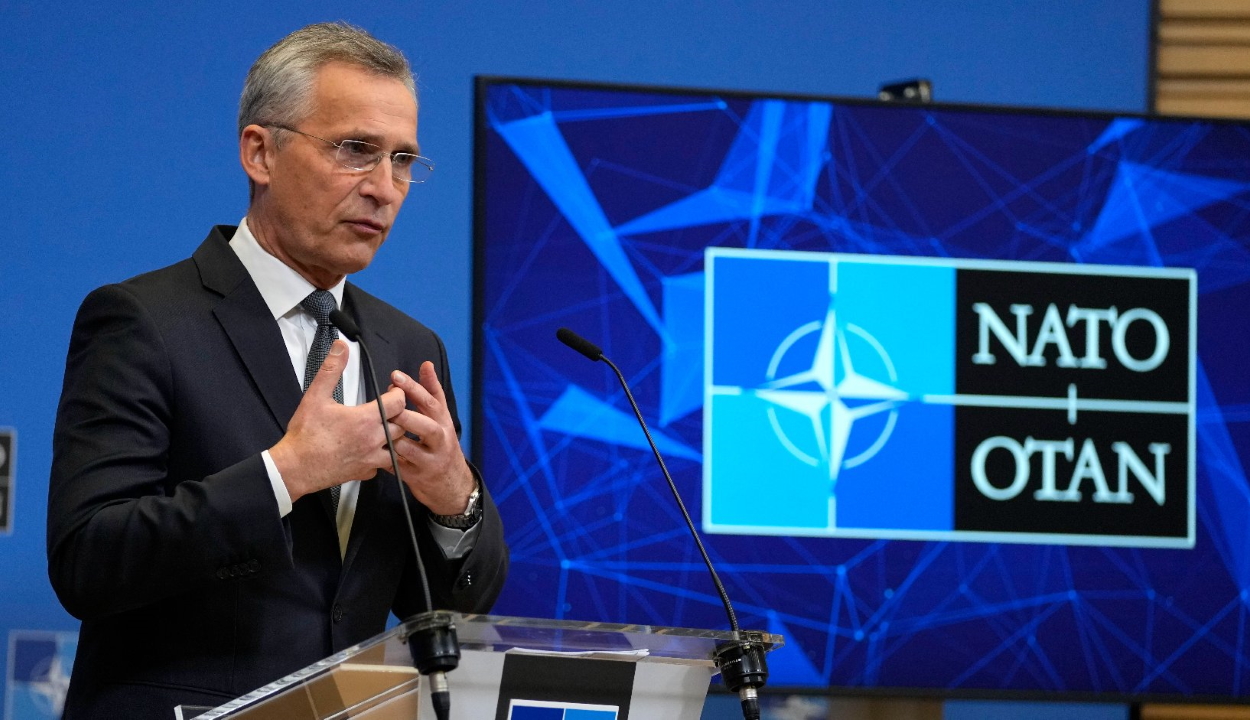 Stoltenberg: a NATO megerősíti a szövetség keleti vonalának védelmét