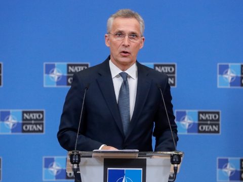 Stoltenberg: a NATO nem telepít csapatokat, légi eszközöket Ukrajnába