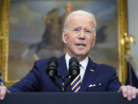 Biden: Putyin vegyi és biológiai fegyverek bevetését tervezi Ukrajnában