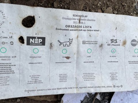 Kidobott levélszavazatokat találtak Marosvásárhely határában