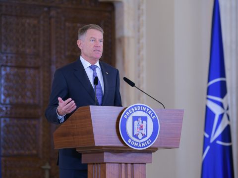 Iohannis: a GDP 2,5 százalékára kell növelni a Románia védelmére fordított összeget