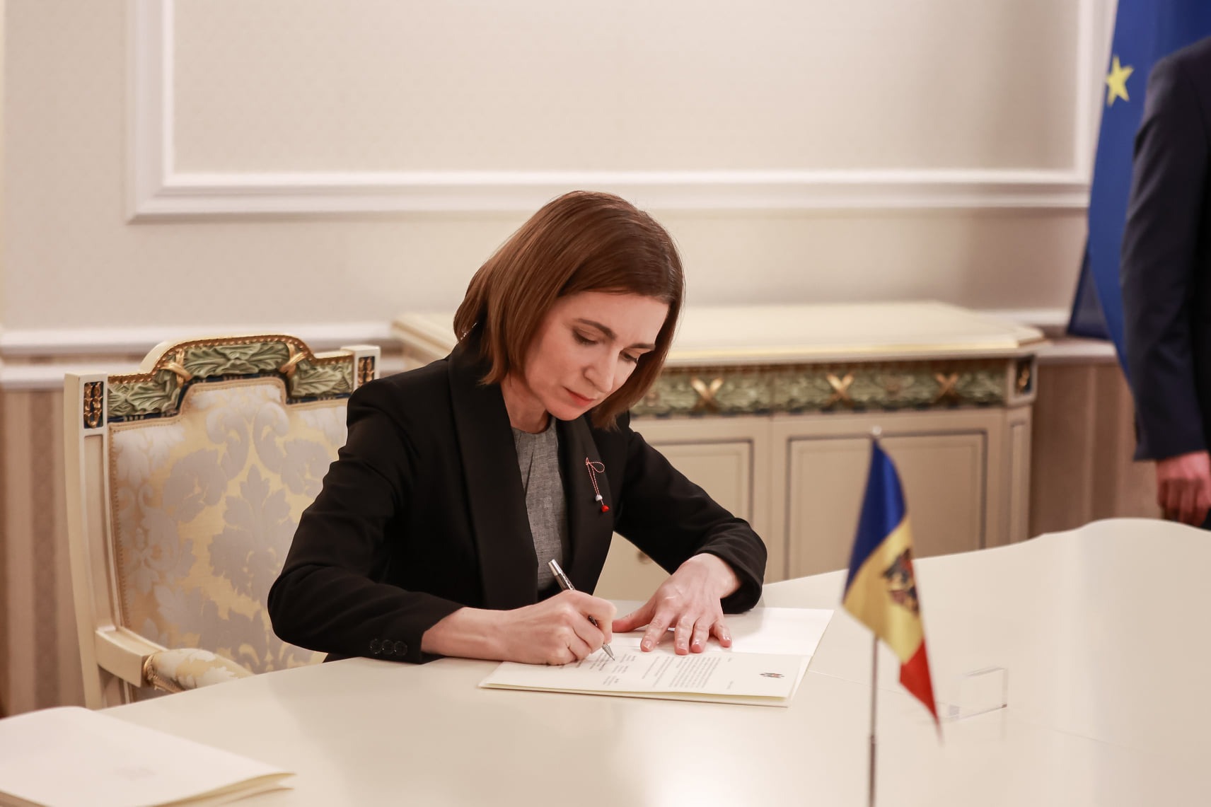Maia Sandu moldáv államelnök aláírta az ország EU-csatlakozási kérelmét