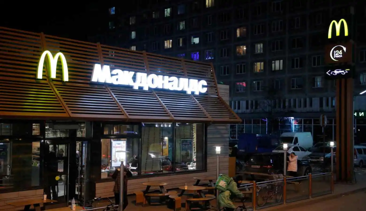 A McDonald’s után a Coca-Cola, a Pepsi és a Starbucks is kivonul az orosz piacról