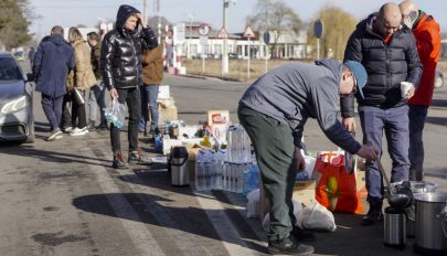 17 ukrán állampolgárságú férfi jött a Tiszán átkelve az országba, védelmet kértek a román államtól