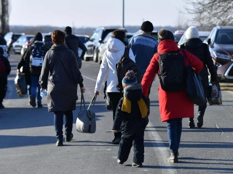 Csökkenni kezdett a Romániába érkező ukrajnai menekültek száma