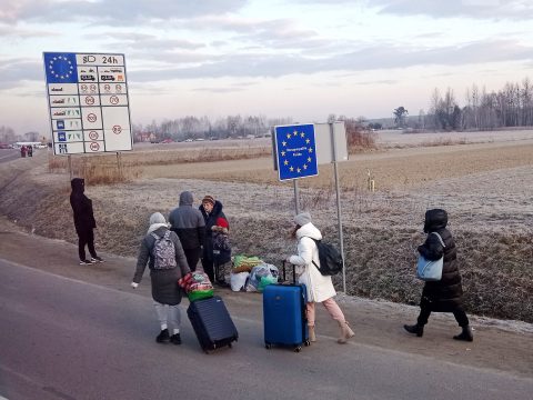 Ukrajnai férfiak a fagyos Tiszán átgázolva szöktek Romániába
