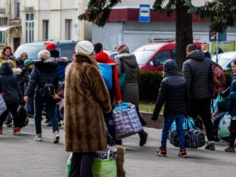 Ukrán és orosz nyelven is elérhetővé tette az uniós segélyvonalat az EU