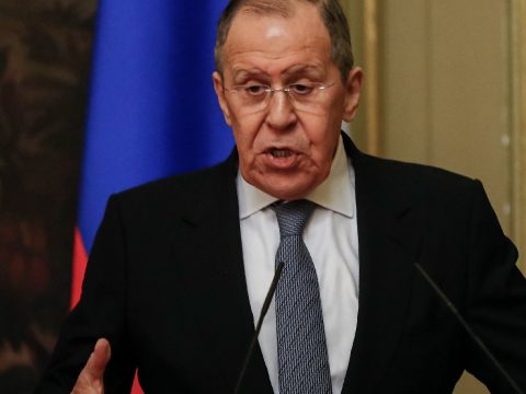 Lavrov: közvetlen összeütközéshez vezethet a NATO-békefenntartók Ukrajnába küldése