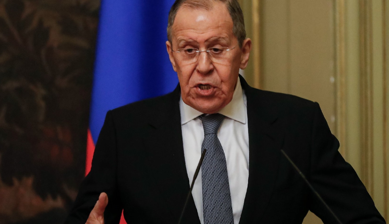 Lavrov: közvetlen összeütközéshez vezethet a NATO-békefenntartók Ukrajnába küldése