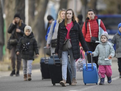 Napról napra növekszik a Romániába érkező menekültek száma