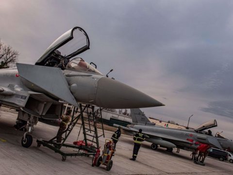 Olaszország újabb négy vadászgépet helyezett át Romániába